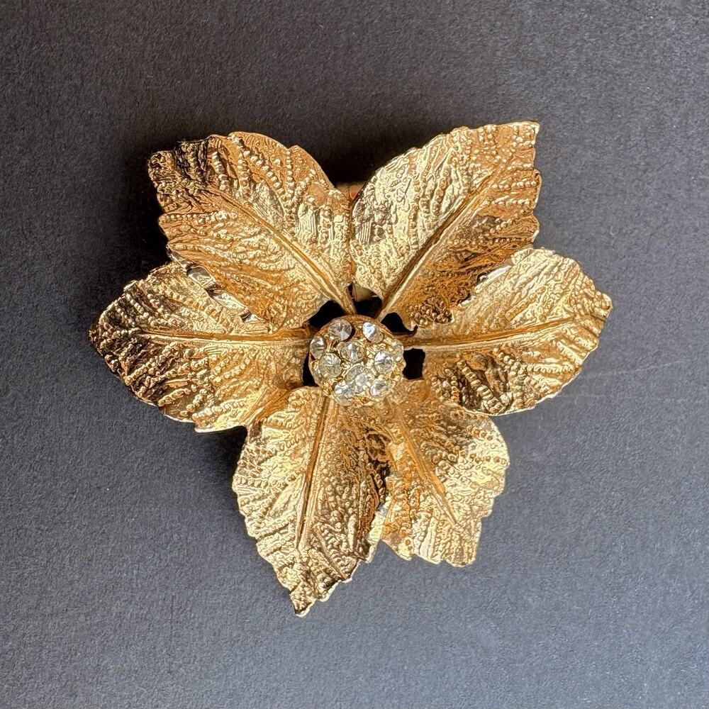 Vintage Judy Lee Textured Flower Poinsettia‎ Gold Tone Rhinestone Brooch Pendant